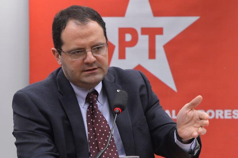 Barbosa n&atilde;o descarta outras medidas para o reequil&iacute;brio fiscal