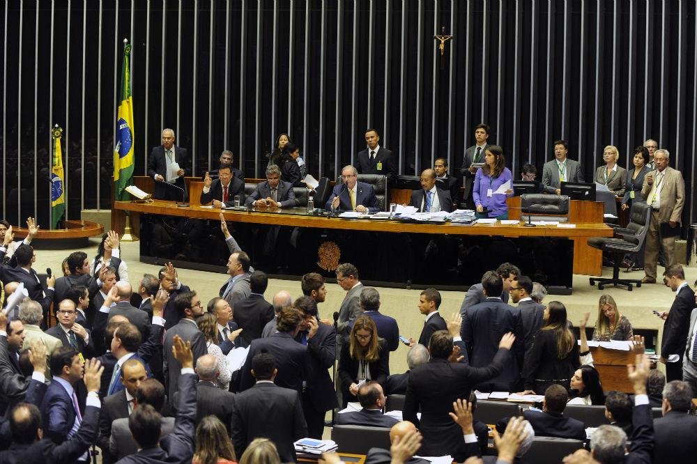 C&acirc;mara aprova texto-base que mant&eacute;m doa&ccedil;&otilde;es eleitorais de empresas 