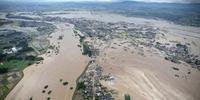 Cidade do Japão é inundada após cheia de rio