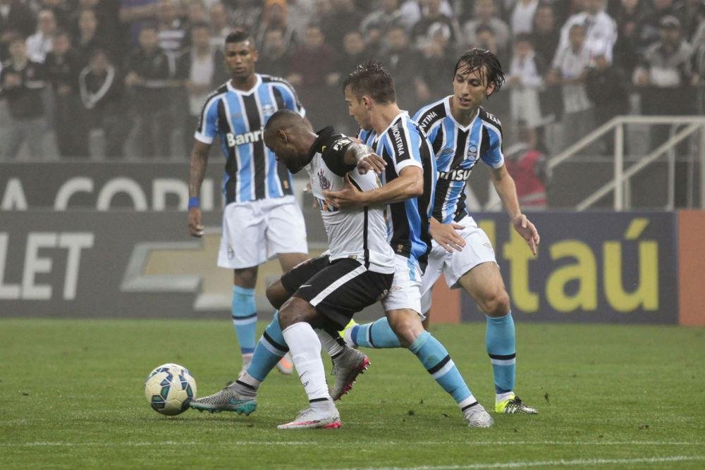 Bolzan acredita que Gr&ecirc;mio pode construir em casa caminho para t&iacute;tulo 