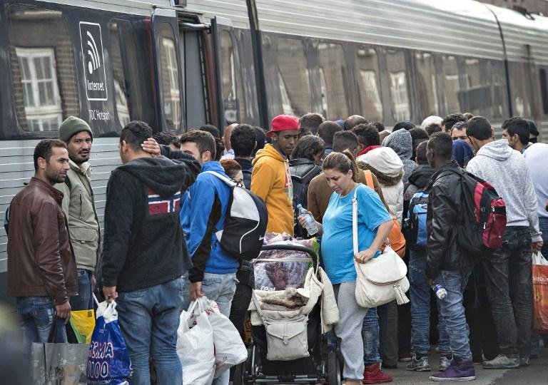 Dinamarca libera passagem a refugiados que querem pedir asilo na Su&eacute;cia