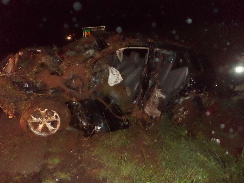Hyundai Tucson colidiu lateralmente contra caminh&atilde;o e capotou na BR 377 