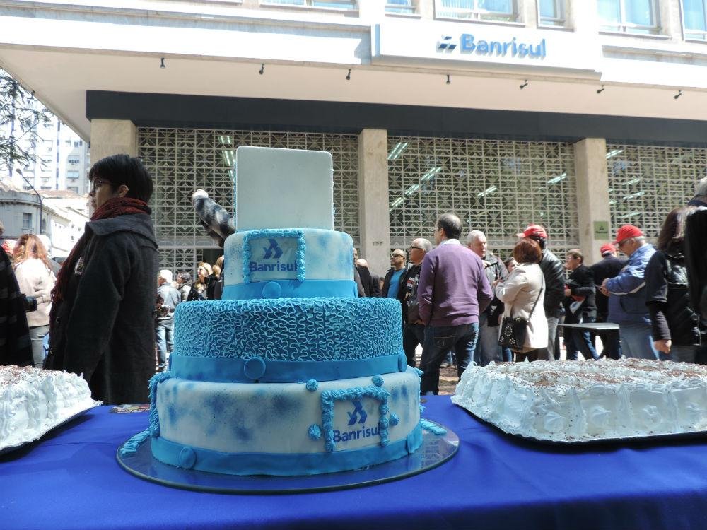 Bolo em homenagem aos 87 anos do Banrisul