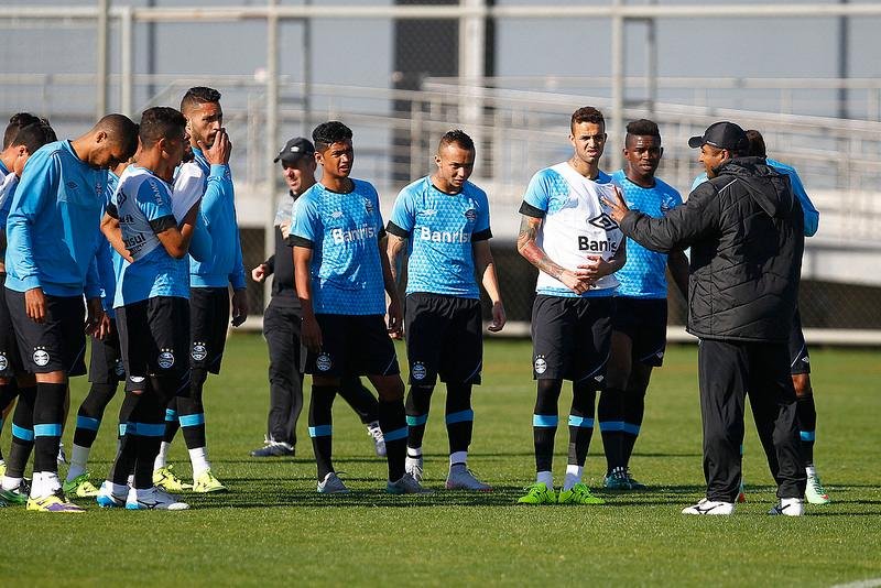 Roger deixou d&uacute;vida na forma&ccedil;&atilde;o do ataque do Gr&ecirc;mio