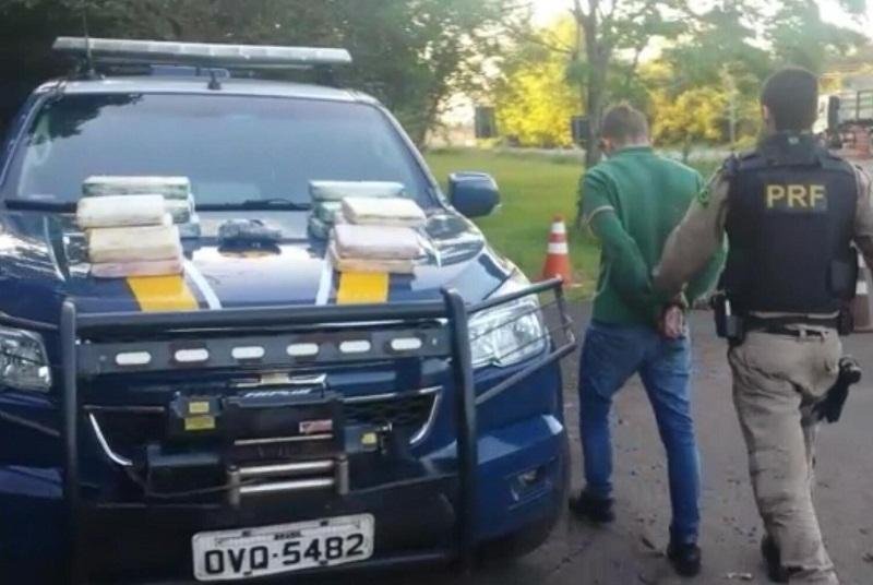 Droga estava escondida no forro do teto de um ve&iacute;culo parado na BR 470