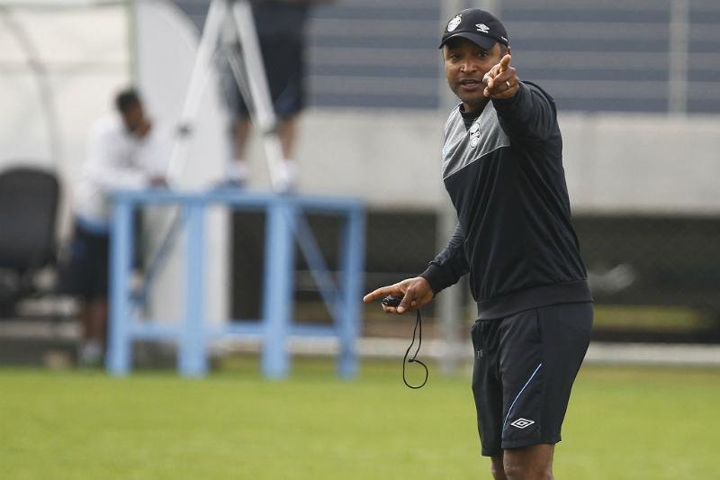 Meta de Roger &eacute; diminuir dist&acirc;ncia para l&iacute;der at&eacute; outubro
