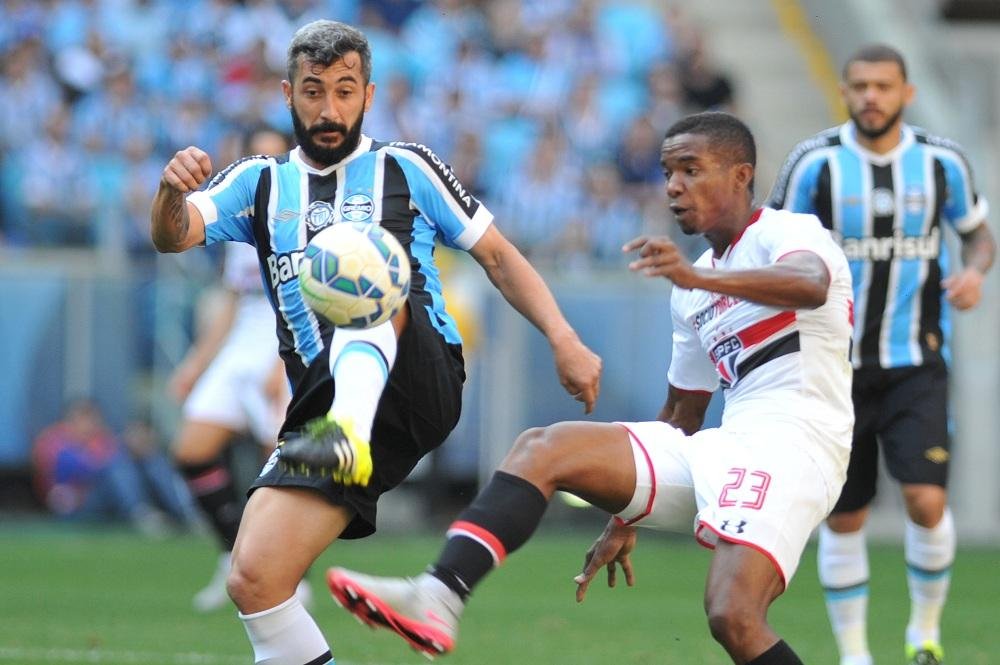 Campeonato est&aacute; manchado pela arbitragem, dispara Bolzan 