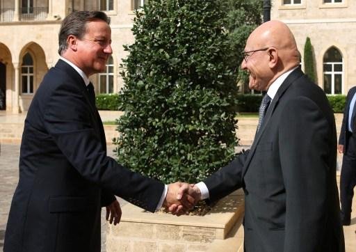 Cameron visita Beirute para abordar crise de refugiados