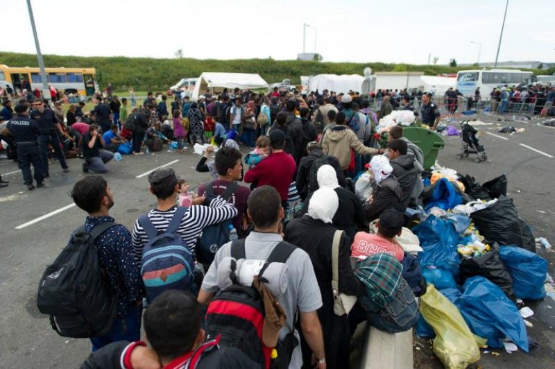 Milhares de refugiados chegaram ao pa&iacute;s nas &uacute;ltimas semanas