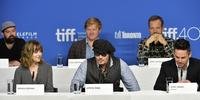 Johnny Depp e equipe apresentaram o filme Aliança do Crime para a imprensa no Festival de Toronto