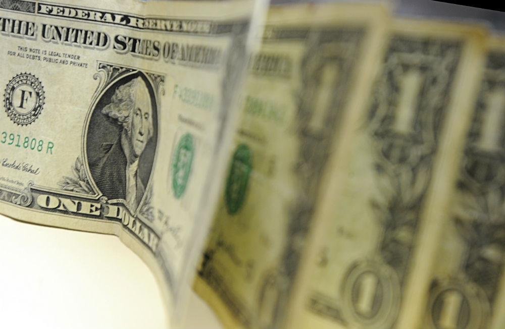 Moeda americana sofreu queda de 1,63% ap&oacute;s oscilar durante a tarde