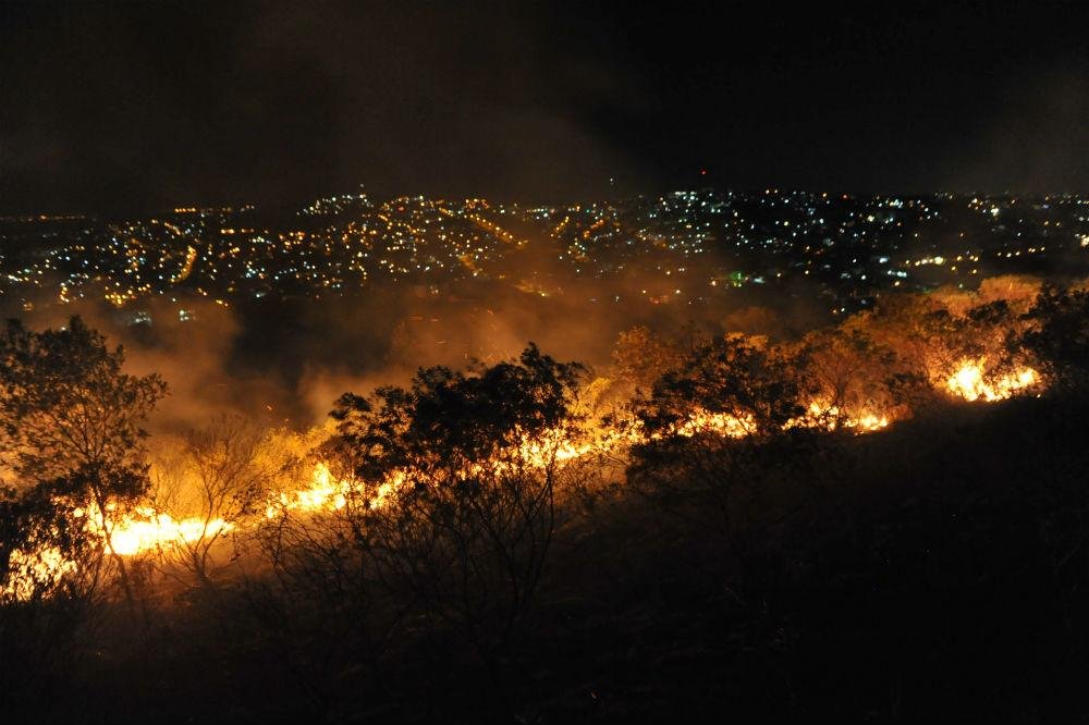 Caracter&iacute;sticas do terreno tamb&eacute;m prejudicaram a atua&ccedil;&atilde;o das brigadas de inc&ecirc;ndio
