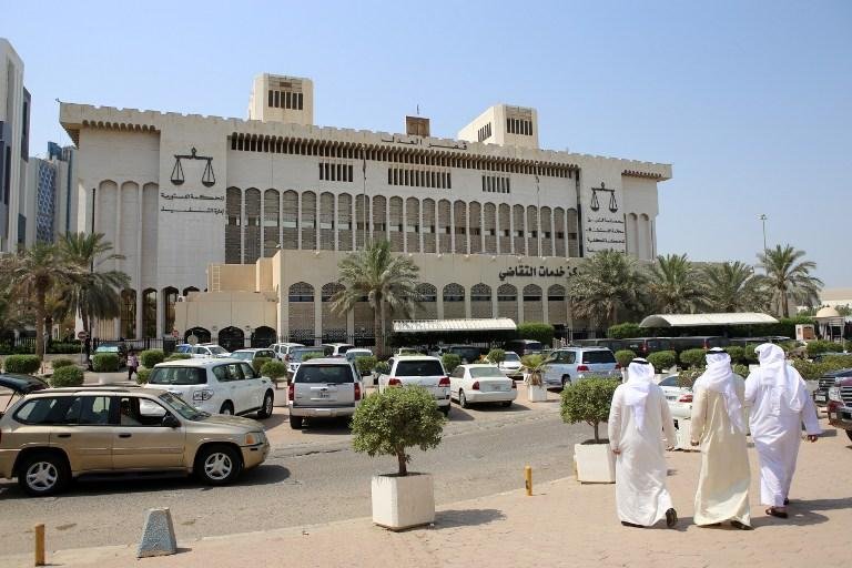 Sete pessoas s&atilde;o condenadas &agrave; morte por atentado a mesquita no Kuwait