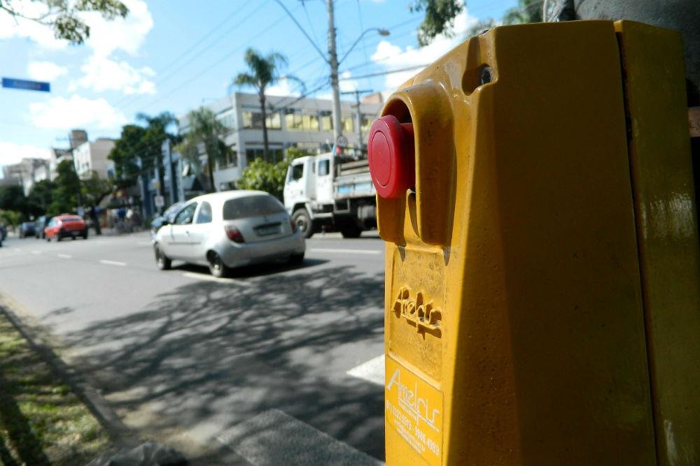 Botoeiras sonoras est&atilde;o sendo instaladas no Centro de Porto Alegre
