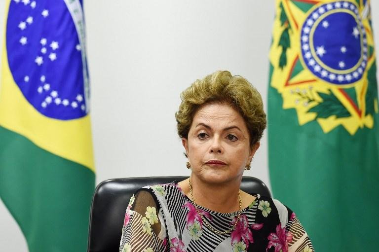 Dilma diz que far&aacute; tudo para impedir avan&ccedil;o de processos antidemocr&aacute;ticos 