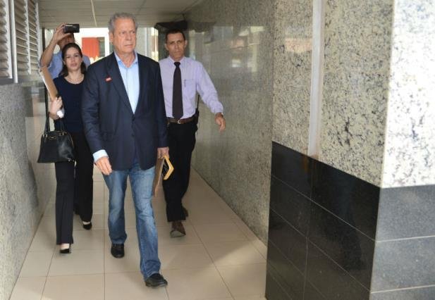 Al&eacute;m do ex-ministro do governo Lula, Justi&ccedil;a aceitou den&uacute;ncia contra outras 14 pessoas