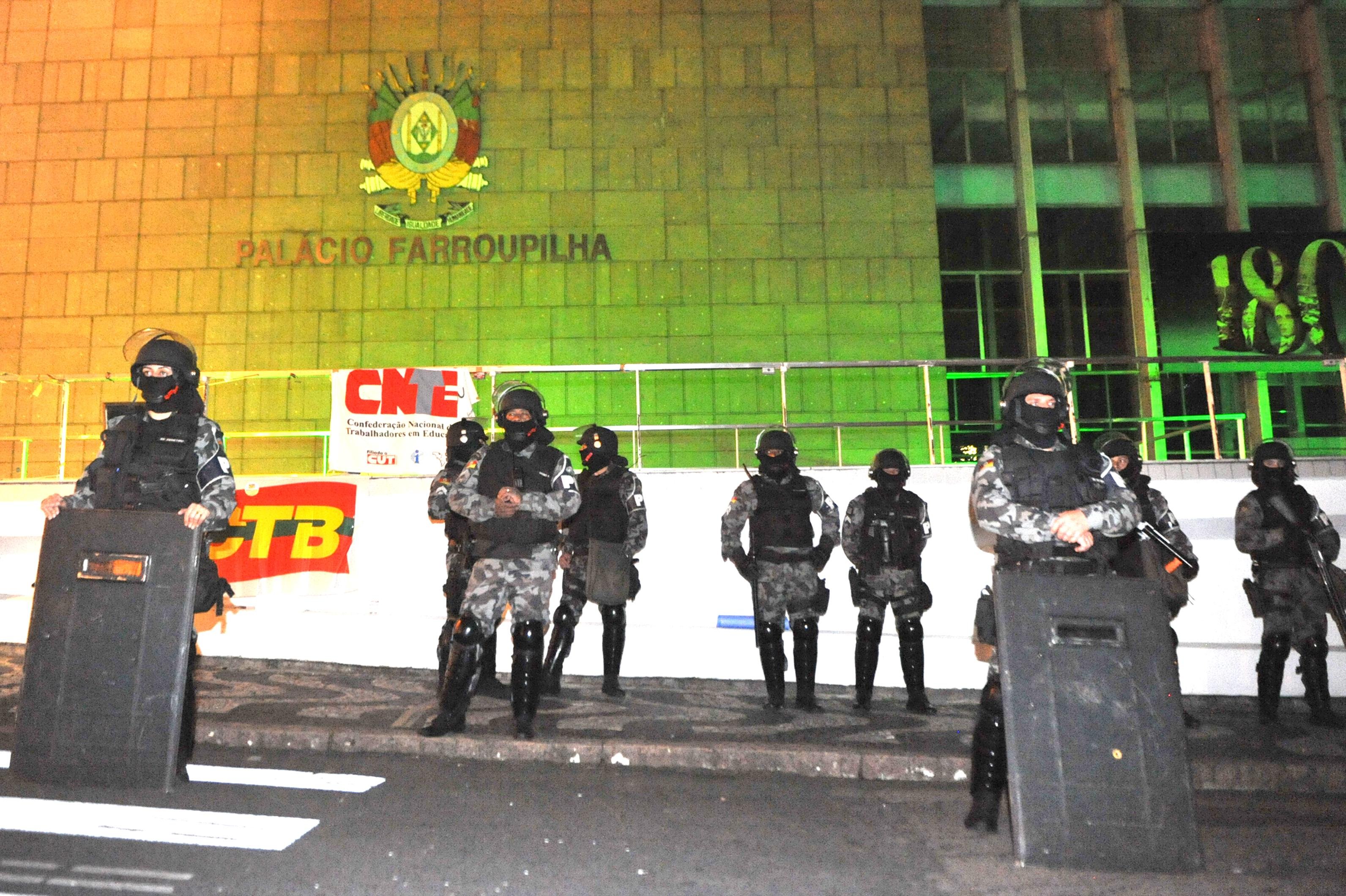 Presen&ccedil;a policial busca evitar novo bloqueio do parlamento nesta quarta-feira