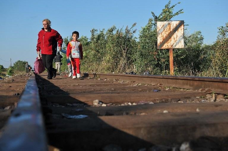Migrantes entram na Cro&aacute;cia ap&oacute;s fechamento da fronteira h&uacute;ngara