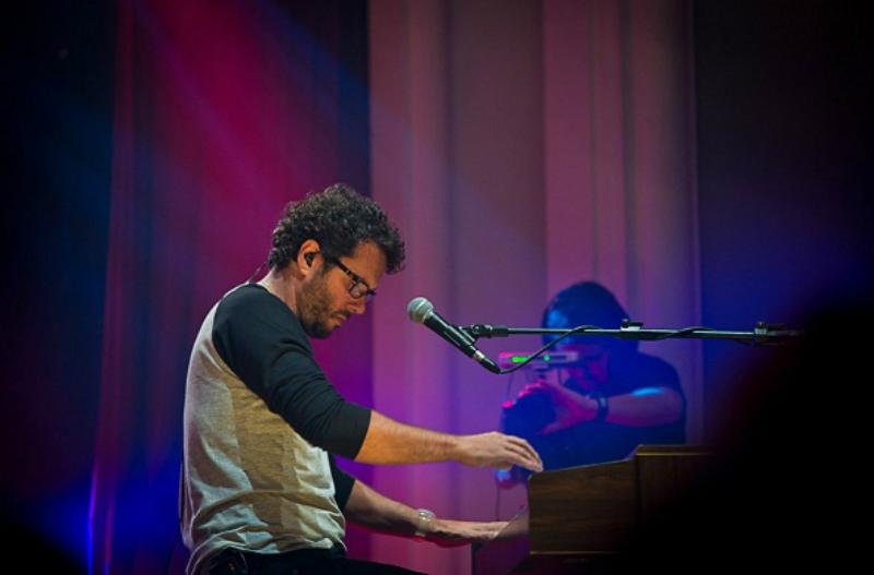&ldquo;Plano Aberto&rdquo; re&uacute;ne m&uacute;sicas novas e sucessos j&aacute; cantados por Duca Leindecker