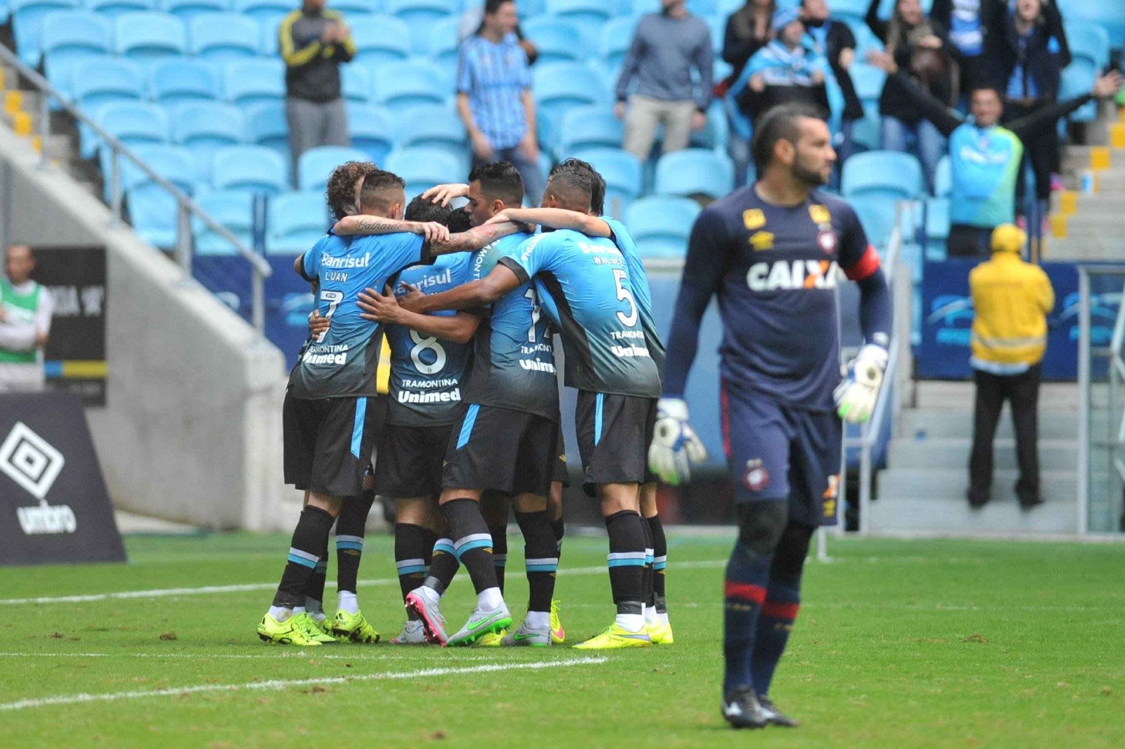 Gr&ecirc;mio tenta nova aproxima&ccedil;&atilde;o dos l&iacute;deres em duelo com Atl&eacute;tico-PR 