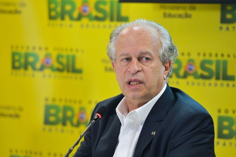 Ministro da Educa&ccedil;&atilde;o Renato Janine Ribeiro disse que o curr&iacute;culo comum &eacute; importante para guiar a forma&ccedil;&atilde;o dos professores 