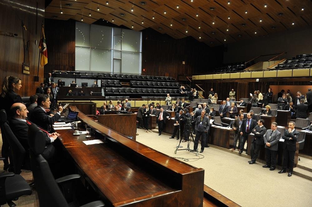 Falta de qu&oacute;rum adia vota&ccedil;&atilde;o sobre extin&ccedil;&atilde;o de Funda&ccedil;&otilde;es