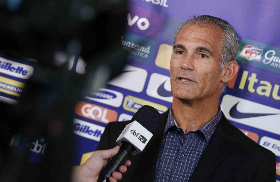 T&eacute;cnico Carlos Amadeu ir&aacute; cortar dois jogadores at&eacute; o dia 2 de outubro