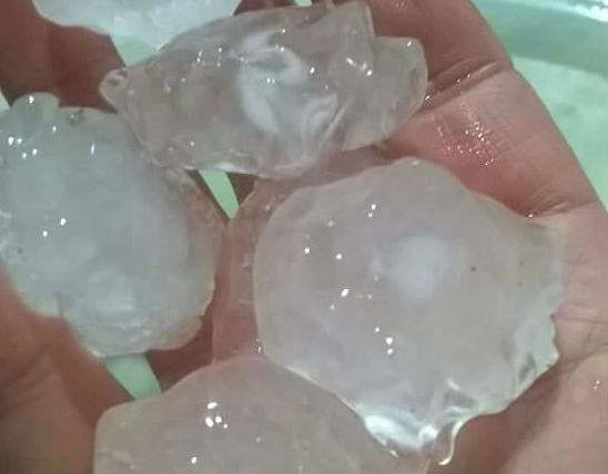 Caiu granizo no bairro Santos Dumont, em S&atilde;o Leopoldo