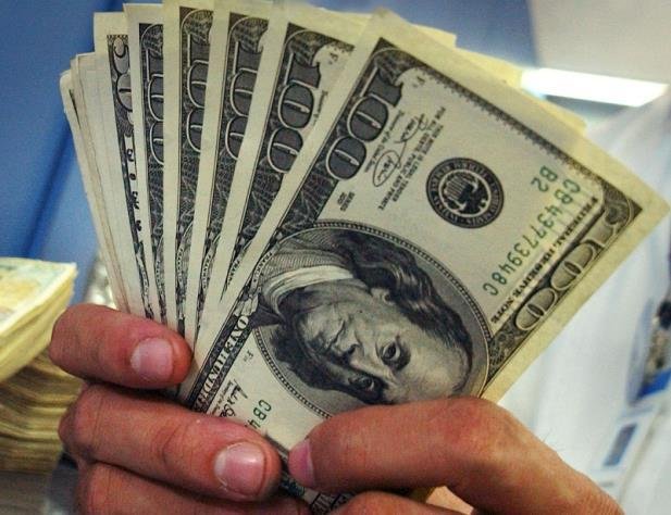 D&oacute;lar comercial acumula alta de 9,1% apenas em setembro