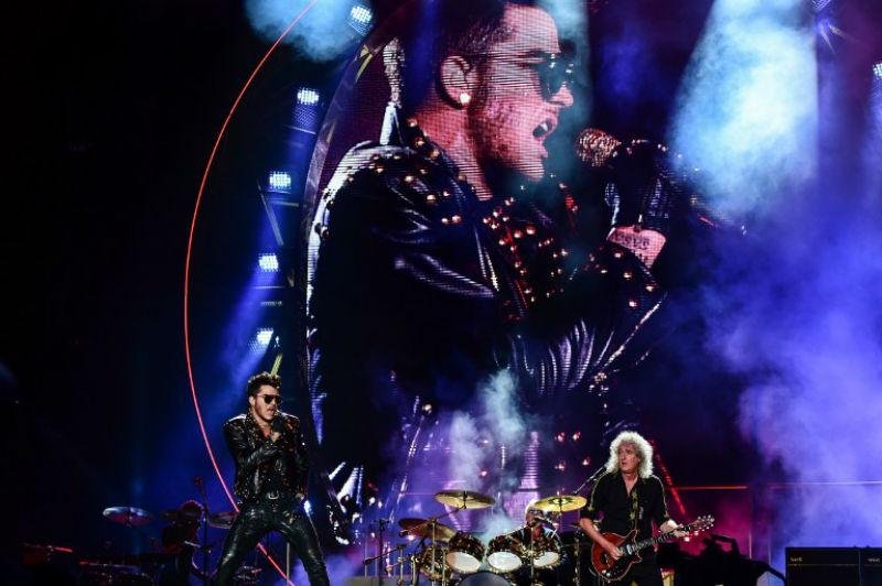 Queen junto com Adam Lambert finalizaram primeiro dia do festival