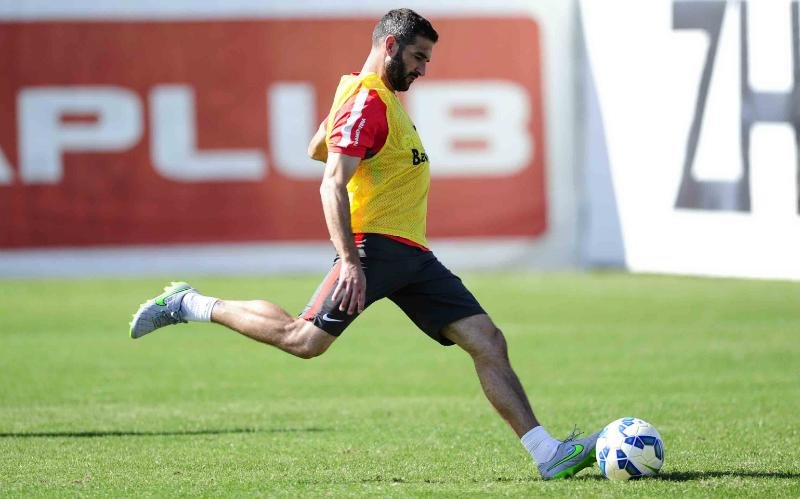 Argel deve iniciar a patida com Lisandro L&oacute;pez