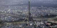 Torre Eiffel é fechada ao público após tentativa de invasão