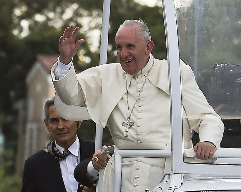 Milhares de cubanos lotam Pra&ccedil;a da Revolu&ccedil;&atilde;o para missa papal