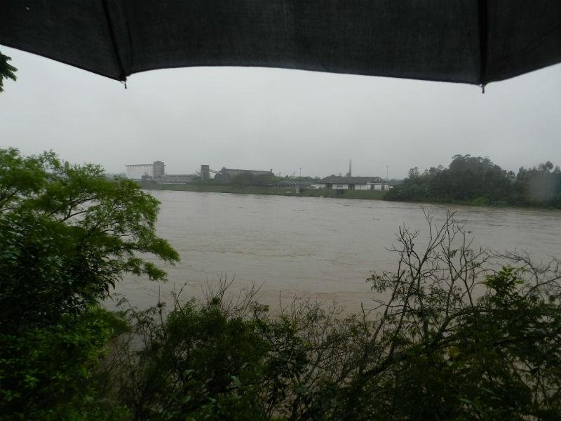 Chuva aumenta n&iacute;vel do rio Taquari 