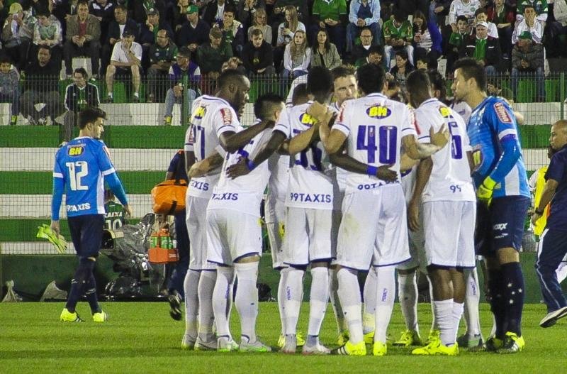 Cruzeiro supera Chapecoense por 2 a 0