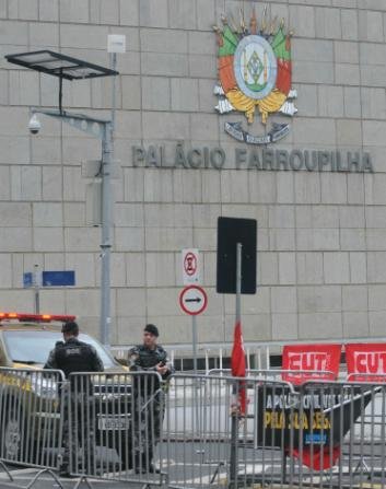 Movimentos sindicais articulam protestos contra aumento de impostos