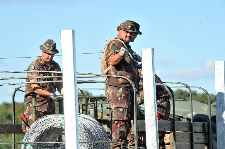 Ex&eacute;rcito &eacute; igualmente autorizado a fazer controle de identidade e a deter migrantes