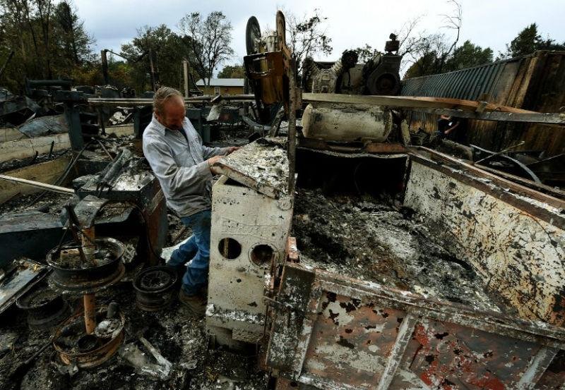 Ao todo, 2.600 estruturas foram destru&iacute;das nos inc&ecirc;ndios, inclu&iacute;das 1.500 casas