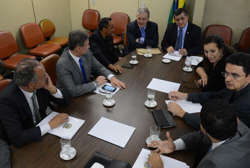 L&iacute;deres admitem adiar vota&ccedil;&atilde;o de vetos a projetos que aumentam despesas 