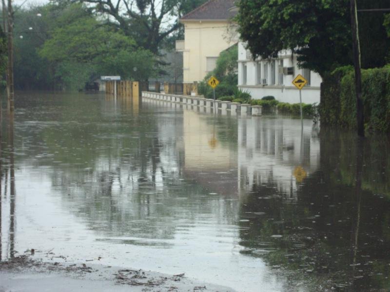 Ac&uacute;mulo da chuva desaloja fam&iacute;lias no Vale do Sinos