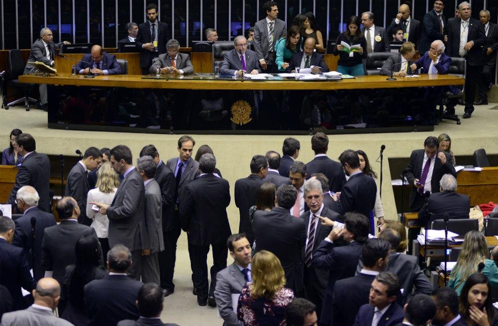 Ainda falta votar destaques da lei que impede Uni&atilde;o de transferir encargos a estados e munic&iacute;pios