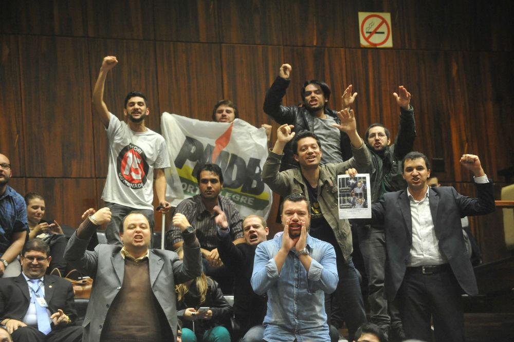 Aumento no ICMS foi aprovada ap&oacute;s longa sess&atilde;o na Assembleia