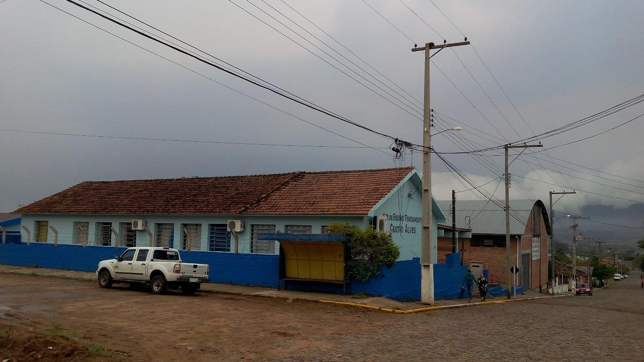 Professora da escola de Ensino Fundamental Castro Alves teria sido agredida por aluno com relho