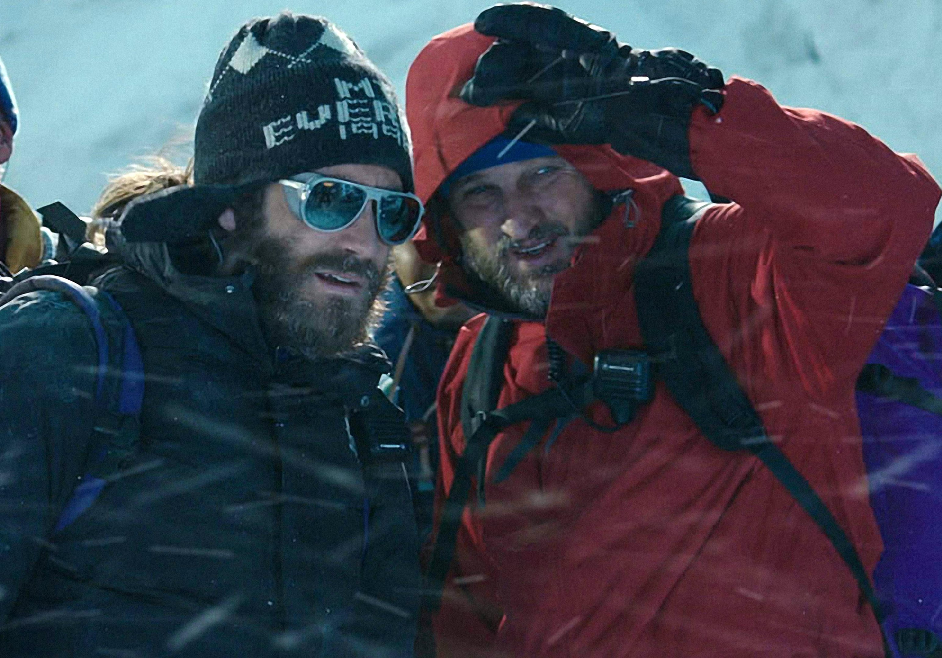 Atores Jake Gyllenhaal e Jason Clarke interpretam guias de alpinistas no filme Evereste