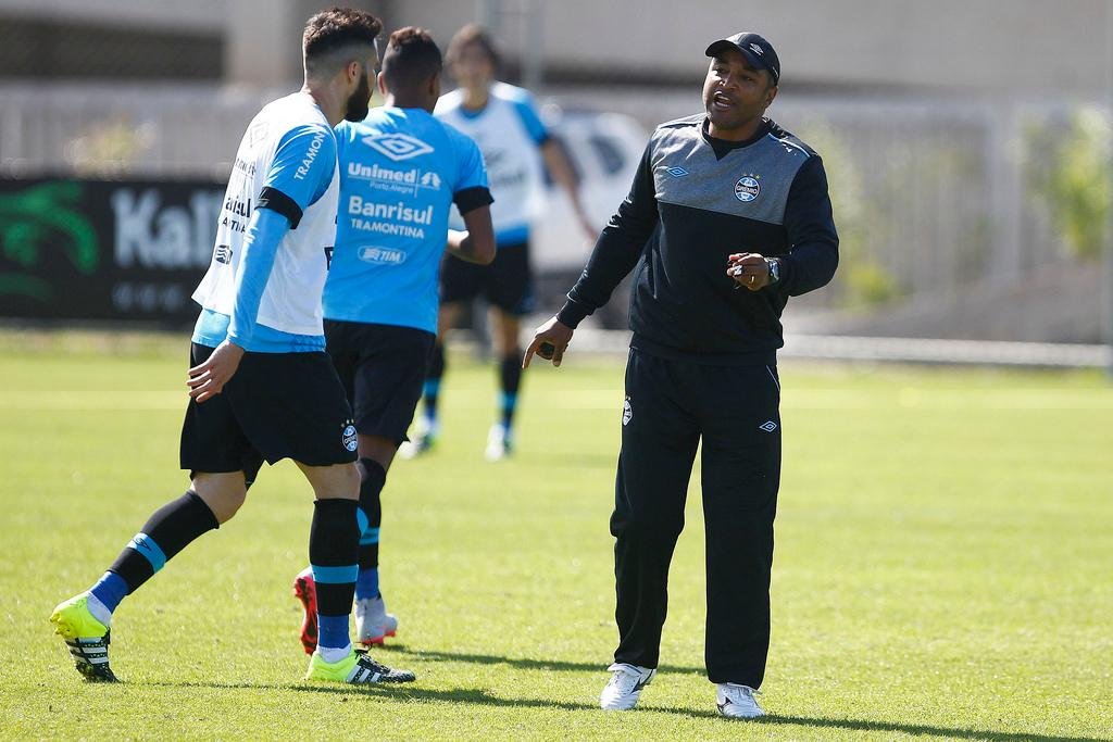 Roger e comiss&atilde;o t&eacute;cnica ter&atilde;o 13 dias para trabalhar com o grupo