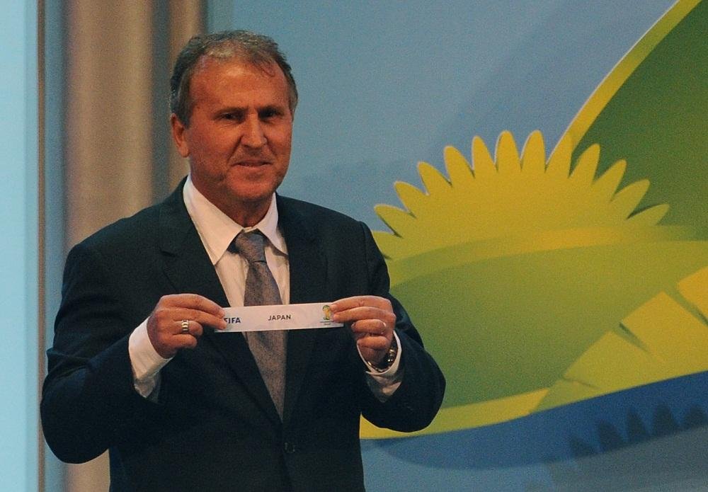 Na avalia&ccedil;&atilde;o de Zico, essa regra est&aacute; o impedindo de entrar na corrida nas elei&ccedil;&otilde;es da Fifa 