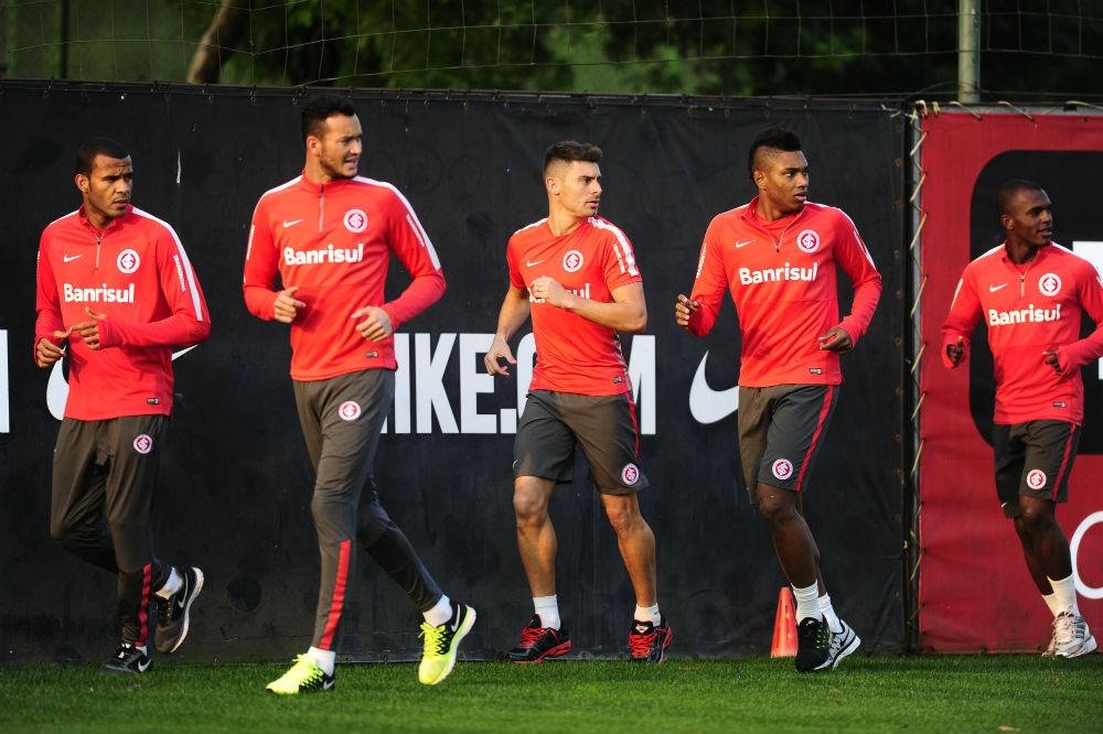 Titulares correram nos gramados do CT do Parque Gigante