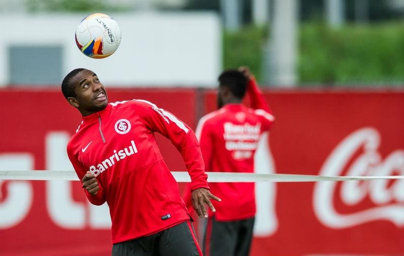 Anderson deve ganhar chance na aus&ecirc;ncia de Dourado 