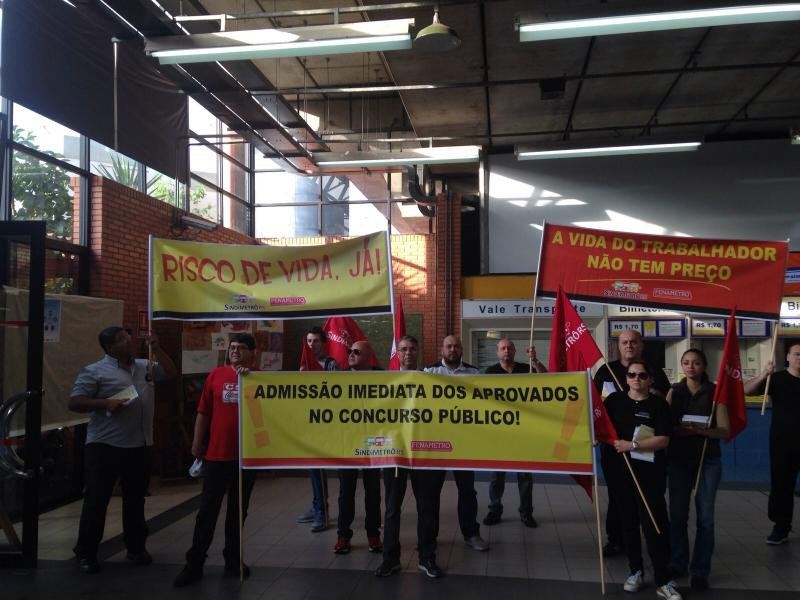 Funcion&aacute;rios do Trensurb protestam por mais seguran&ccedil;a