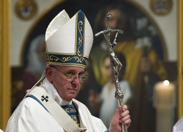 Papa Francisco rezou na Bas&iacute;lica de S&atilde;o Pedro e S&atilde;o Paulo